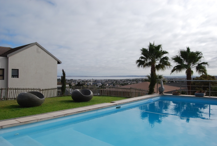 5 Bedroom Property for Sale in Country Club Western Cape